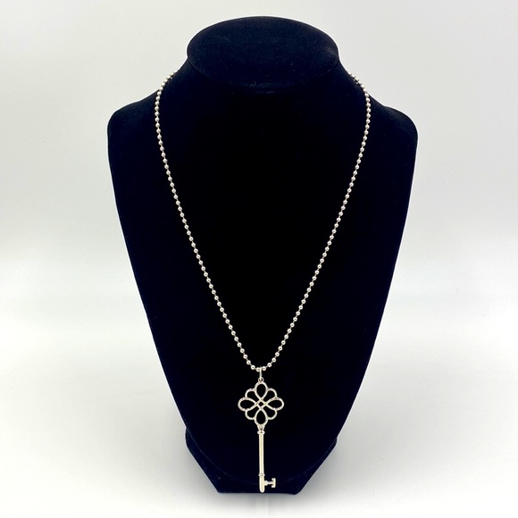 Large‎ Knot key
